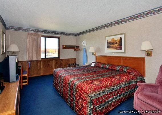 Econo Lodge Inn & Suites Дабек Номер фото