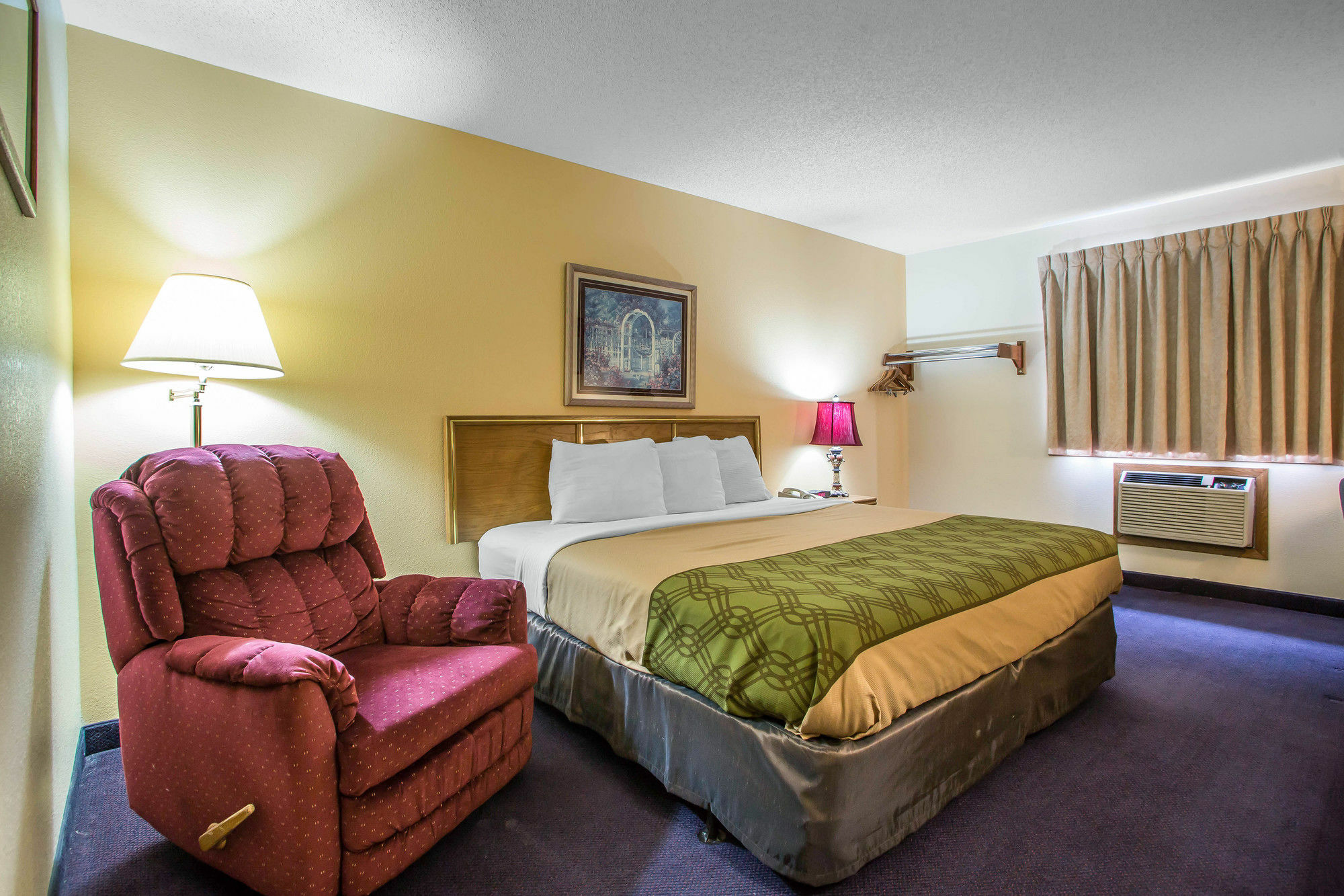 Econo Lodge Inn & Suites Дабек Экстерьер фото